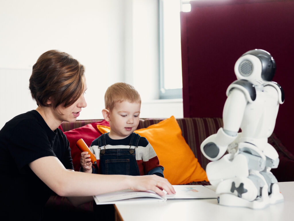Child learning activity with Nao robot in the SprachSpielLabor
